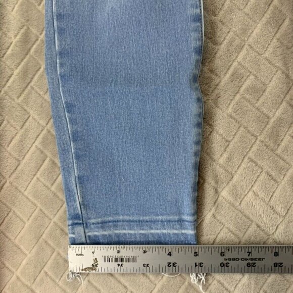 Old Navy Womens 8 Denim Jeans Blue Skinny Secret Soft Light Wash Raw Hem Stretch - Picture 9 of 13